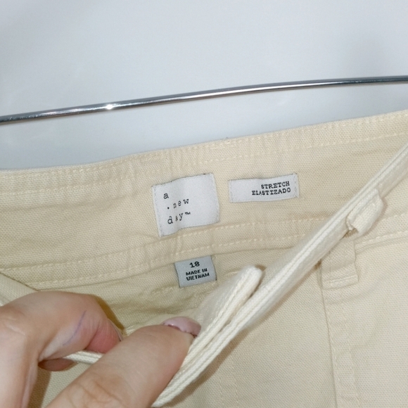 NWT A New Day High Waist Shorts in Light Yellow - Picture 4 of 4